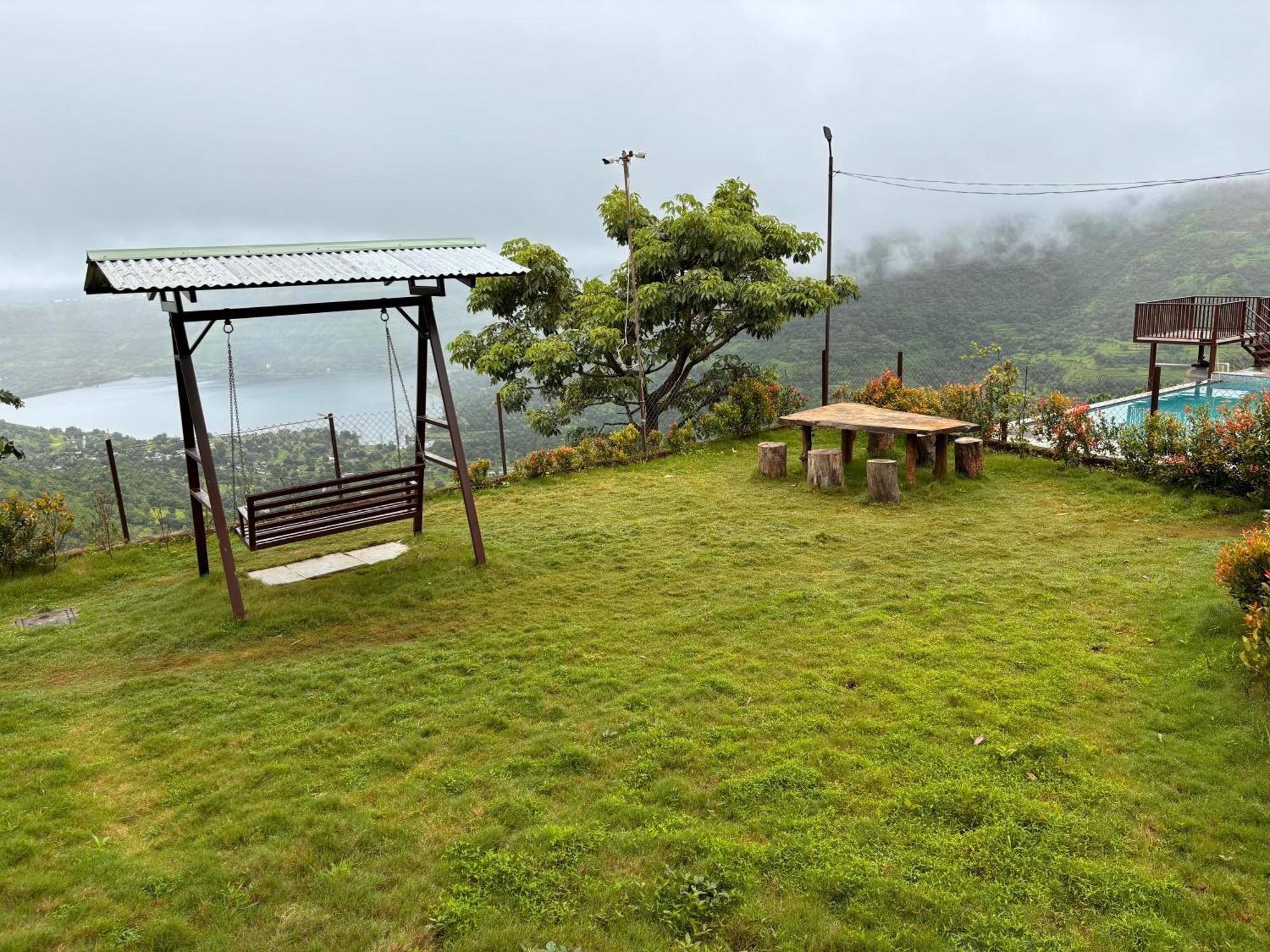 Paramount 3 Ac Bedrooms Hall Garden With Lake View 판치가니 외부 사진