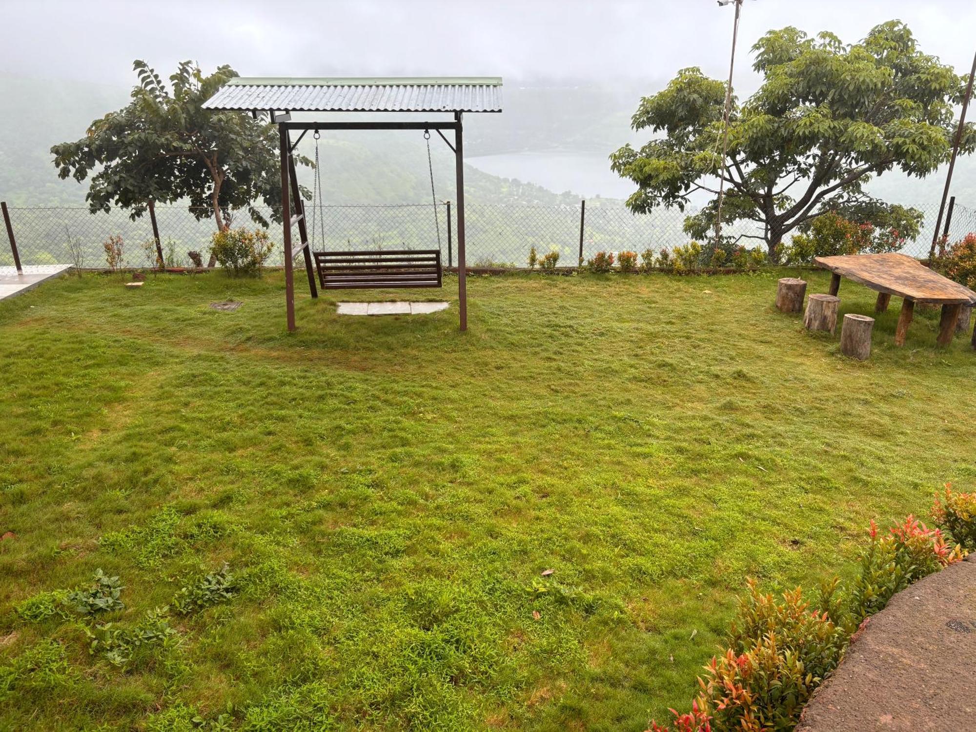 Paramount 3 Ac Bedrooms Hall Garden With Lake View 판치가니 외부 사진