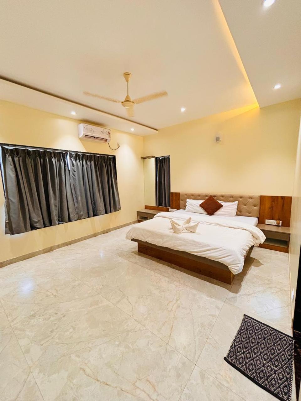 Paramount 3 Ac Bedrooms Hall Garden With Lake View 판치가니 외부 사진