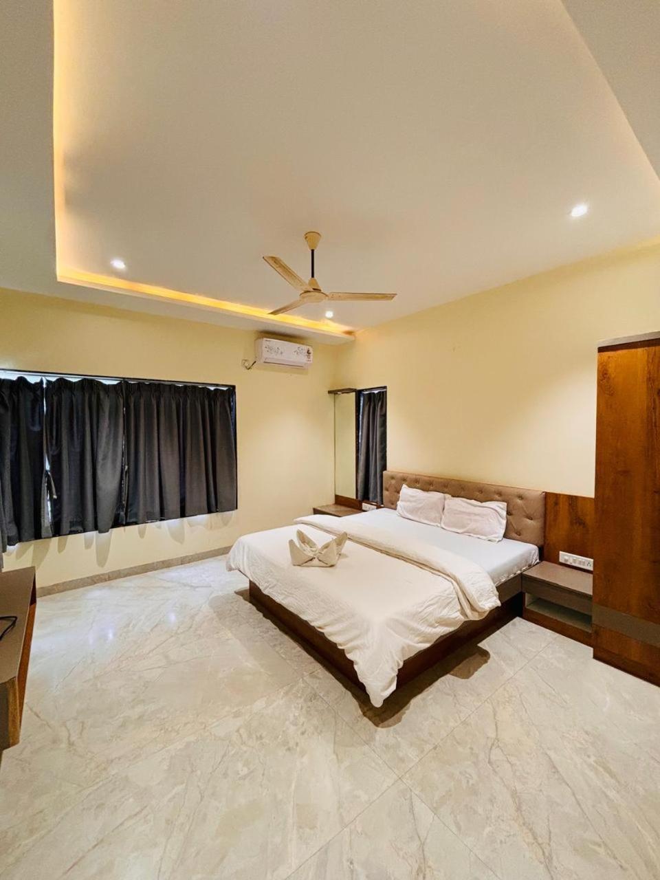 Paramount 3 Ac Bedrooms Hall Garden With Lake View 판치가니 외부 사진