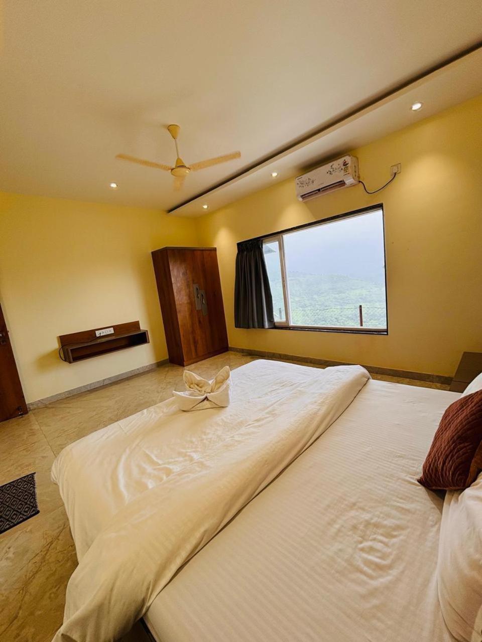 Paramount 3 Ac Bedrooms Hall Garden With Lake View 판치가니 외부 사진