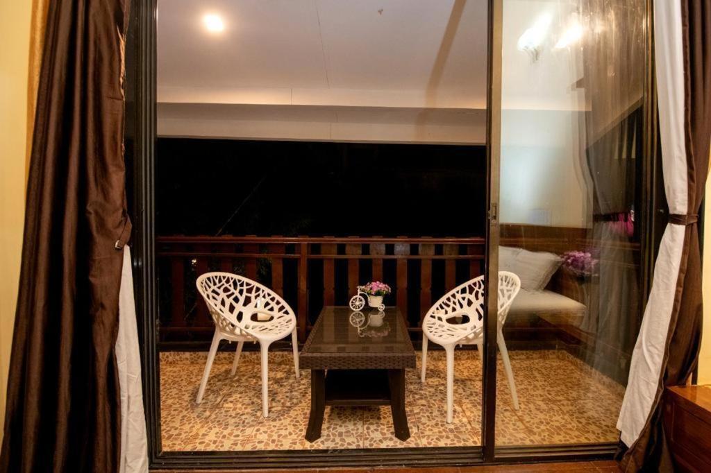 Paramount 3 Ac Bedrooms Hall Garden With Lake View 판치가니 외부 사진