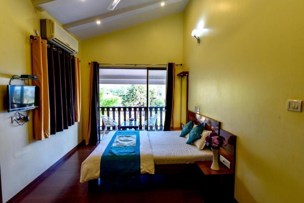 Paramount 3 Ac Bedrooms Hall Garden With Lake View 판치가니 외부 사진