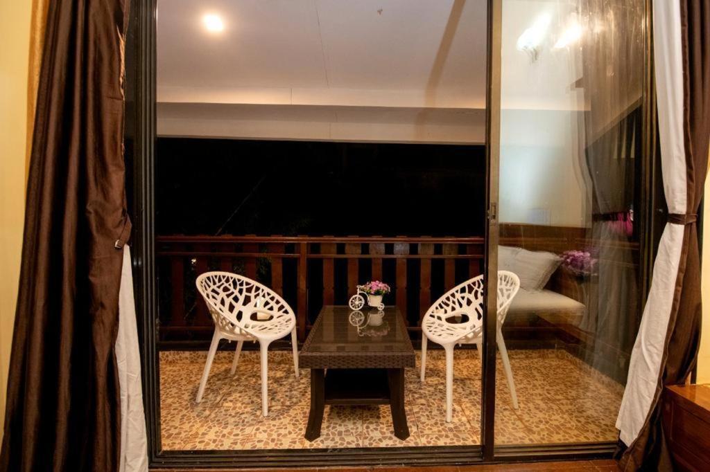 Paramount 3 Ac Bedrooms Hall Garden With Lake View 판치가니 외부 사진