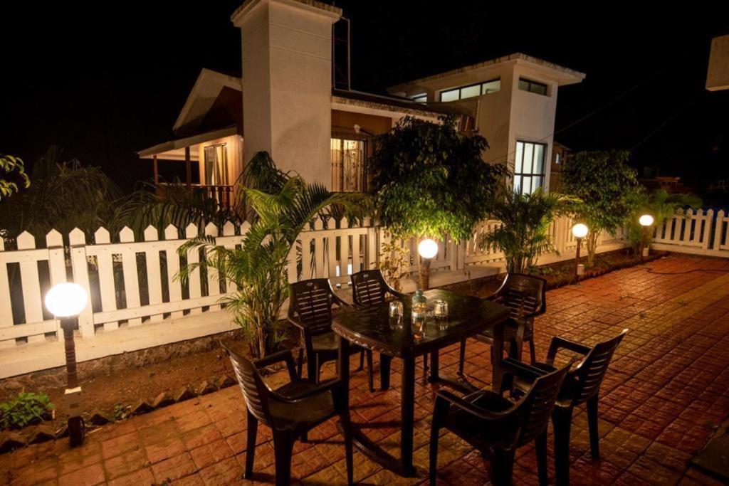 Paramount 3 Ac Bedrooms Hall Garden With Lake View 판치가니 외부 사진