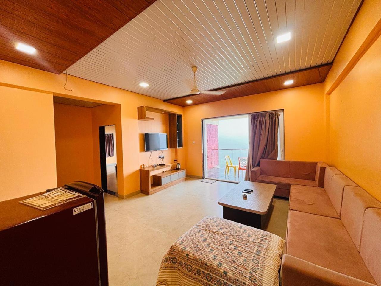 Paramount 3 Ac Bedrooms Hall Garden With Lake View 판치가니 외부 사진
