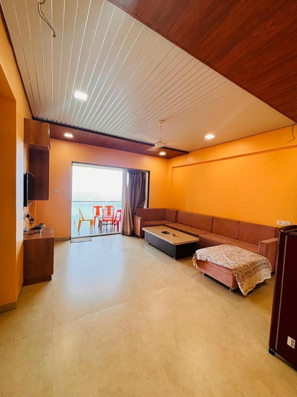 Paramount 3 Ac Bedrooms Hall Garden With Lake View 판치가니 외부 사진