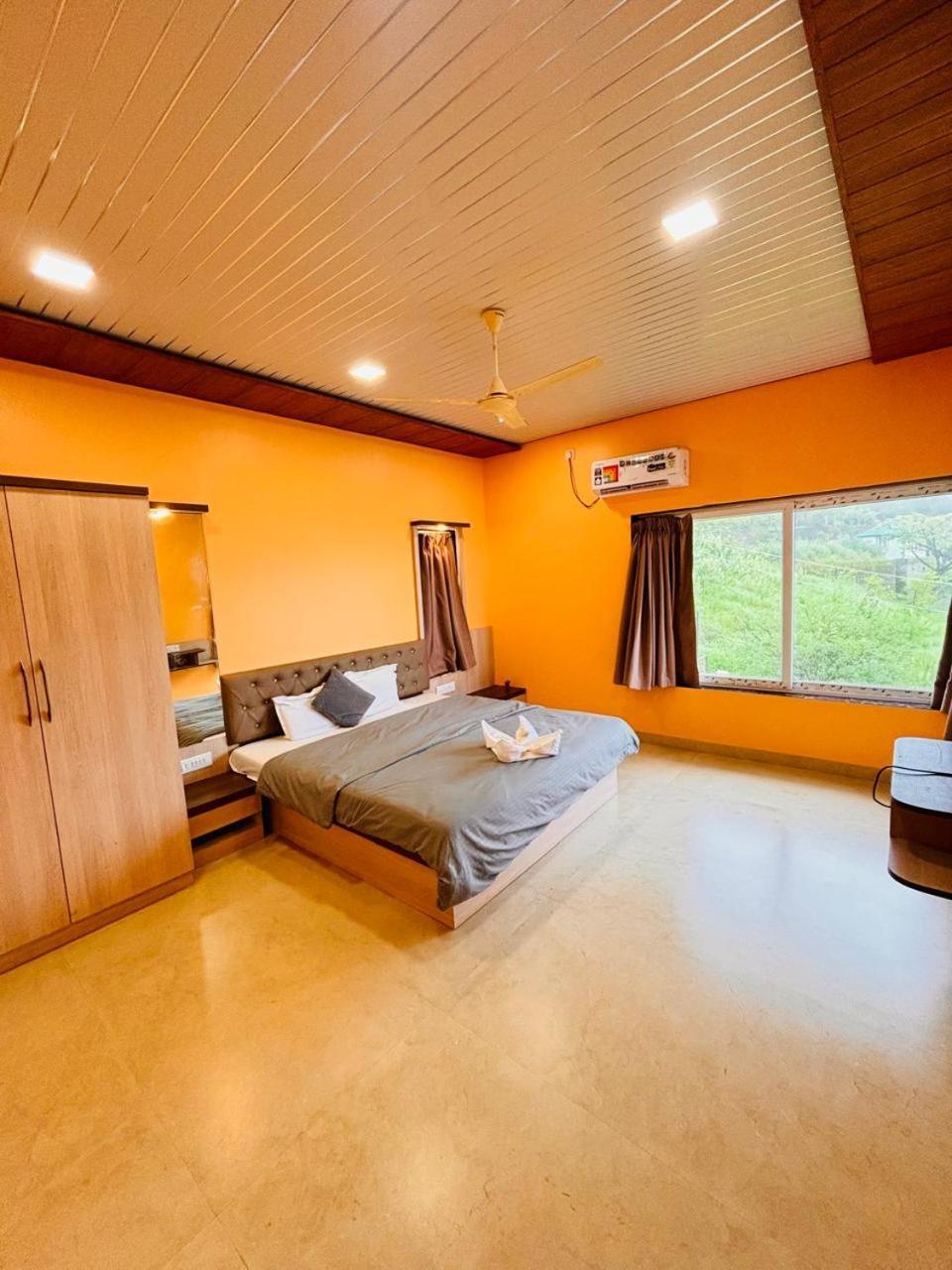 Paramount 3 Ac Bedrooms Hall Garden With Lake View 판치가니 외부 사진