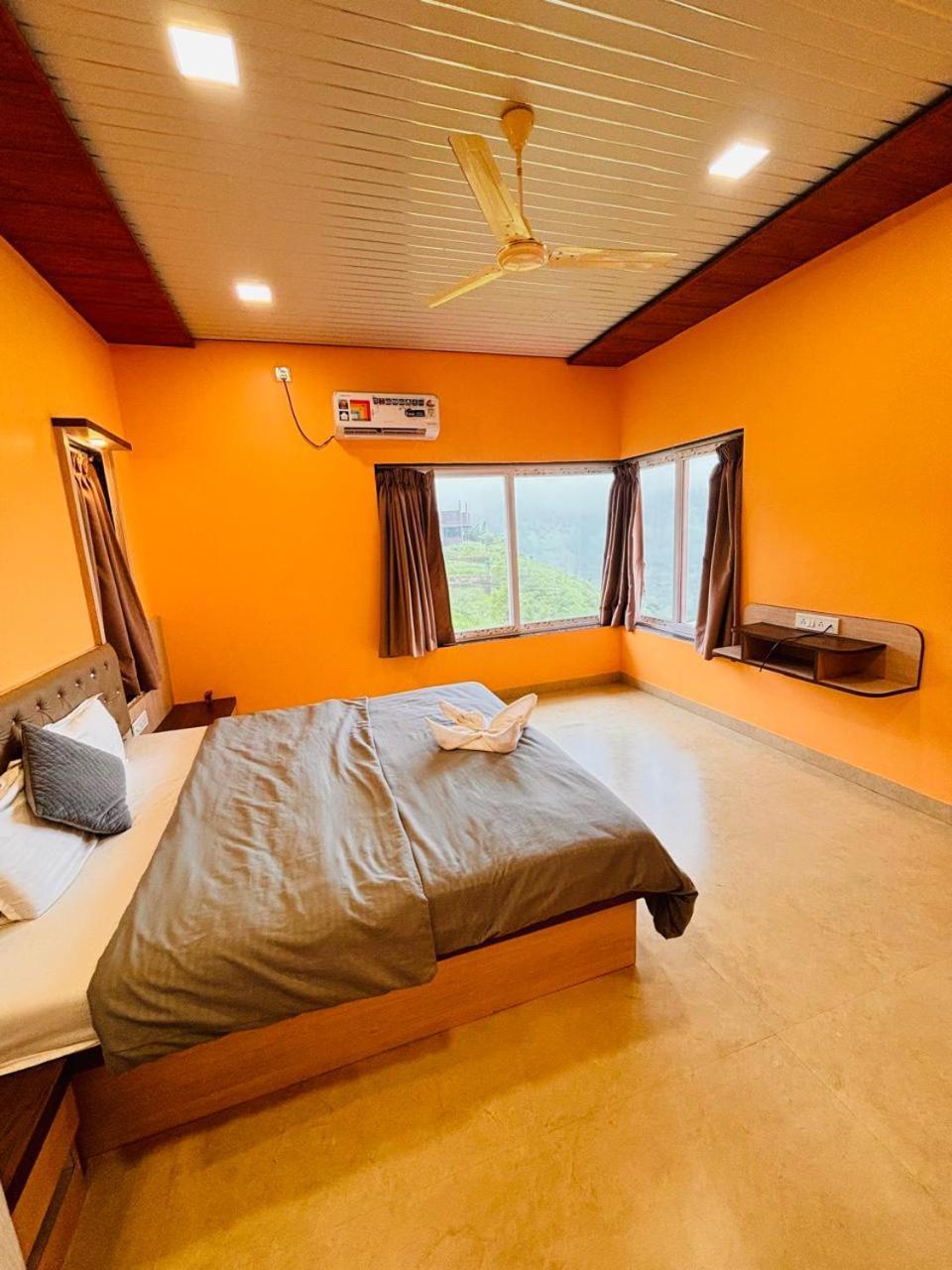 Paramount 3 Ac Bedrooms Hall Garden With Lake View 판치가니 외부 사진