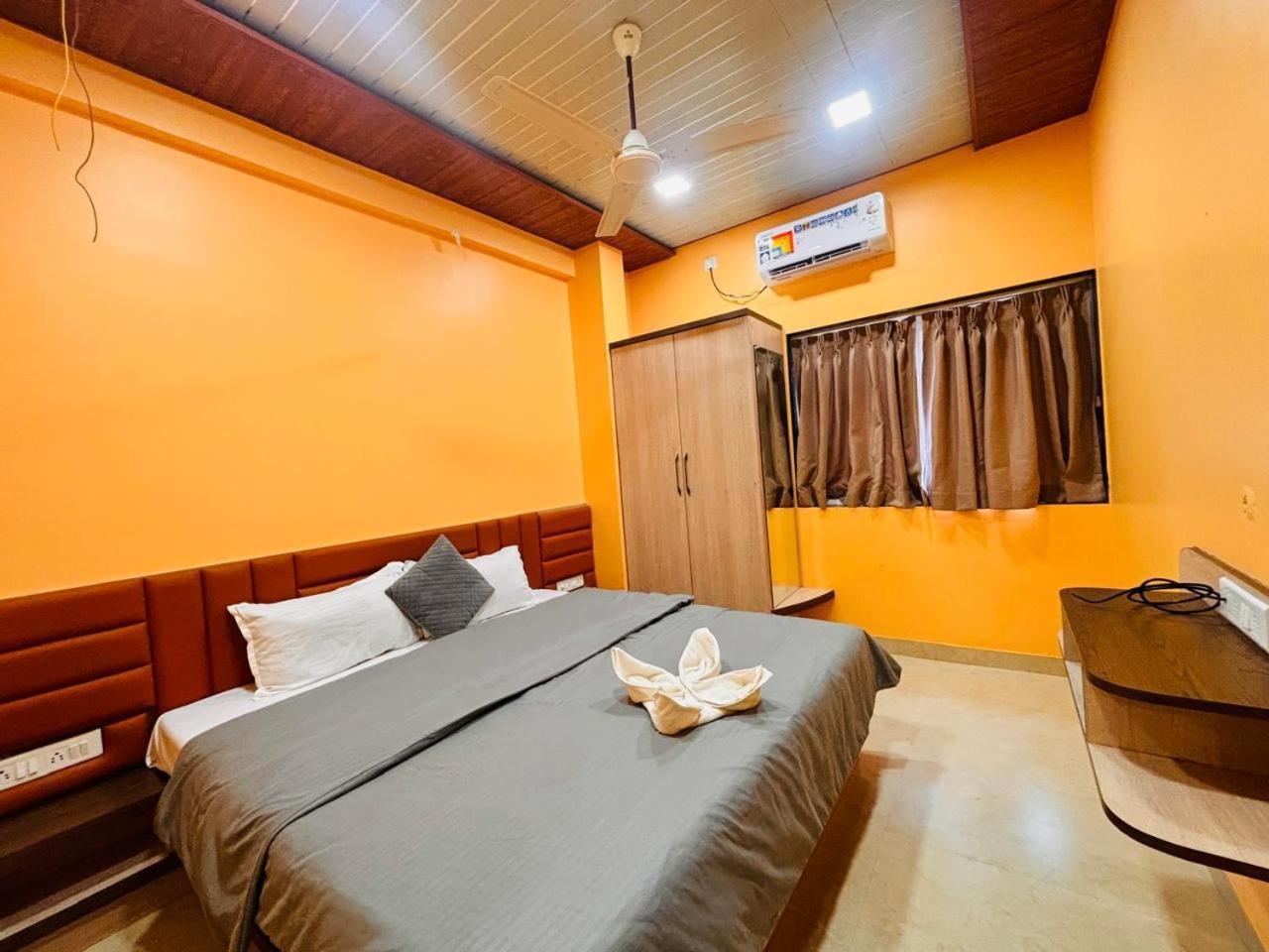 Paramount 3 Ac Bedrooms Hall Garden With Lake View 판치가니 외부 사진