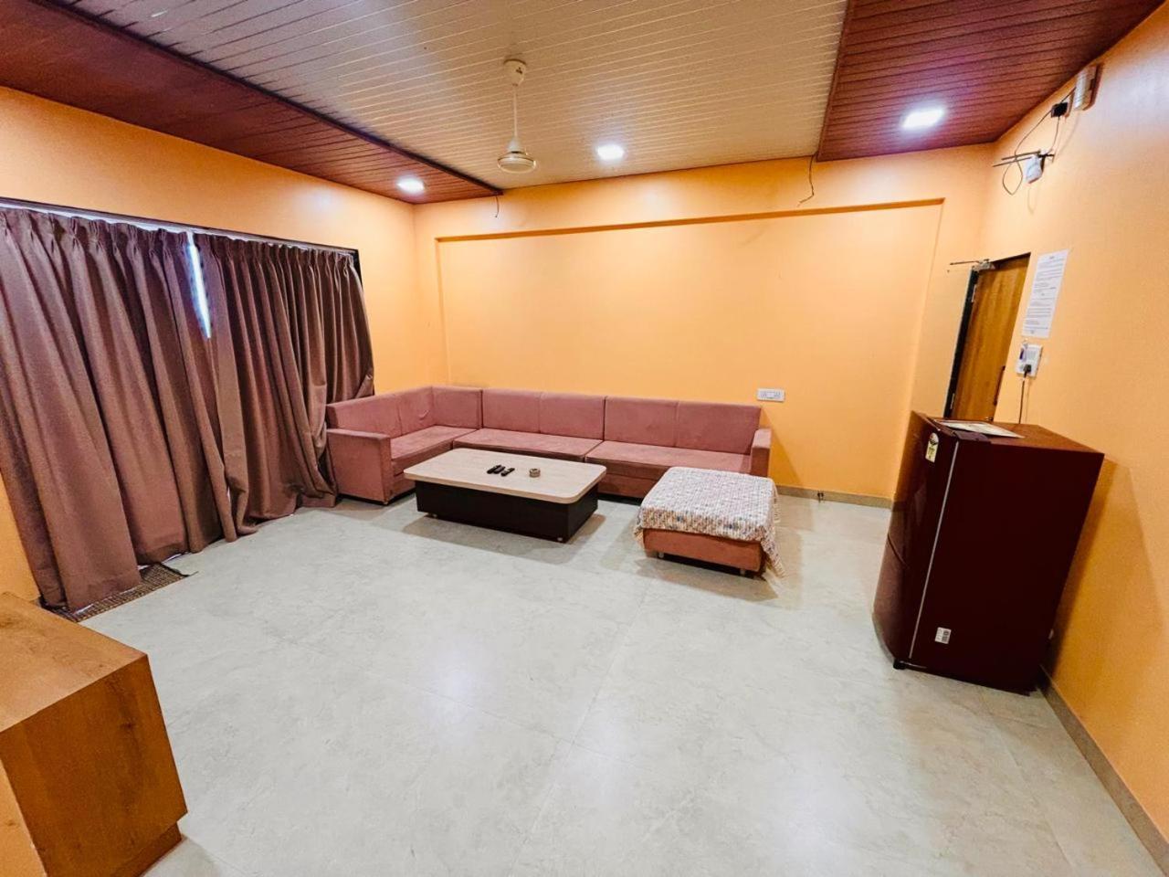 Paramount 3 Ac Bedrooms Hall Garden With Lake View 판치가니 외부 사진
