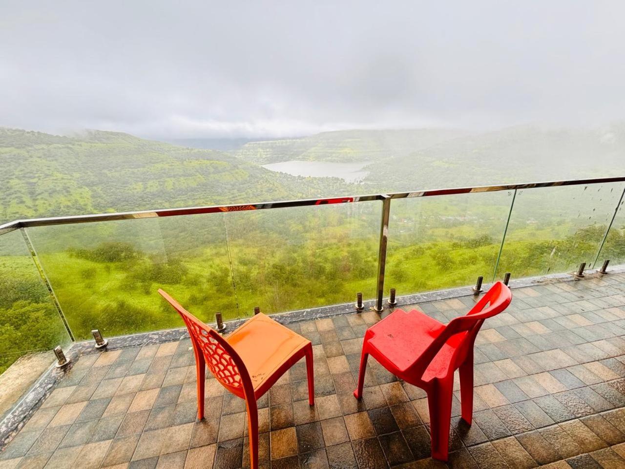 Paramount 3 Ac Bedrooms Hall Garden With Lake View 판치가니 외부 사진