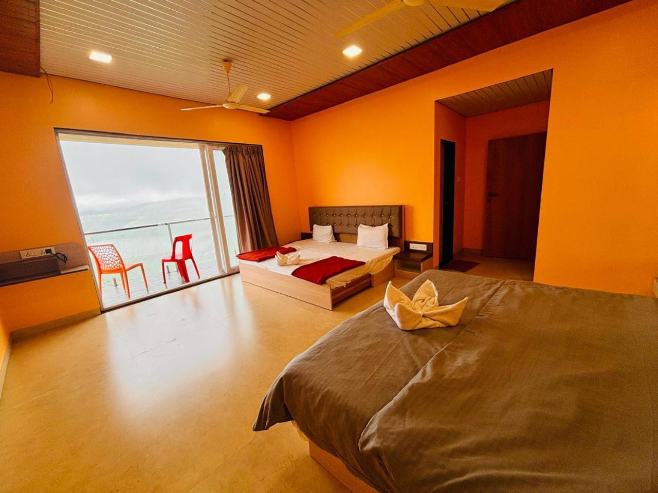 Paramount 3 Ac Bedrooms Hall Garden With Lake View 판치가니 외부 사진